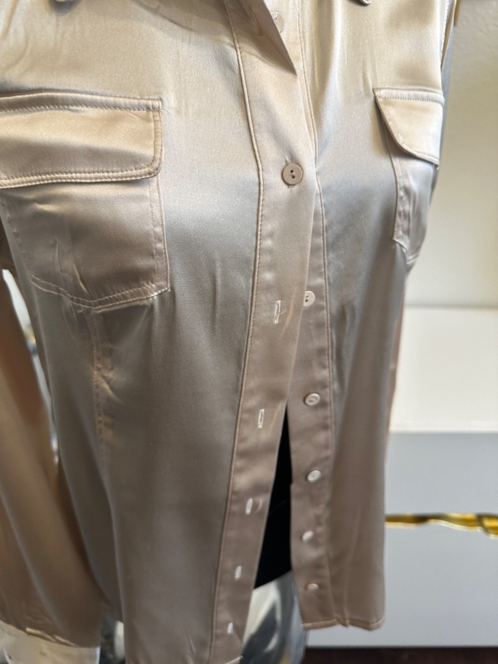 NWT BEBE BUTTON DOWN  SILK LONG SLEEVE SATIN SHIRT  W FRONT POCKETS L🔥♥️♥️ - Picture 10 of 11